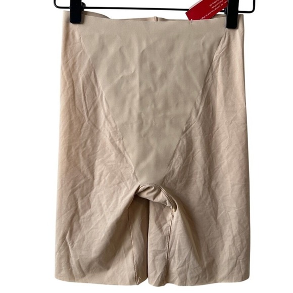 SPANX Other - SPANX Mid Thigh Seamless Shapewear Shorts Sz M Smoothes Tummy Hip Thigh Rear NWT